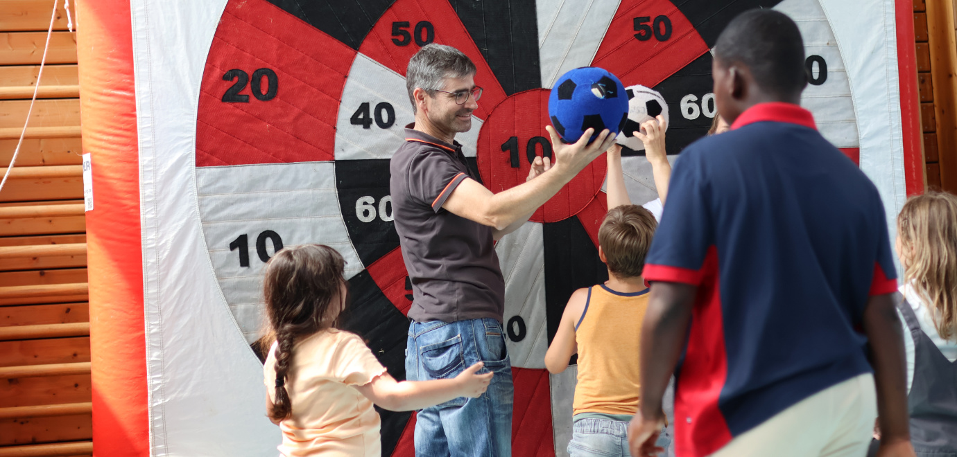 Spiel und Spaß beim Schulfest am SBBZ ESENT in Tübingen