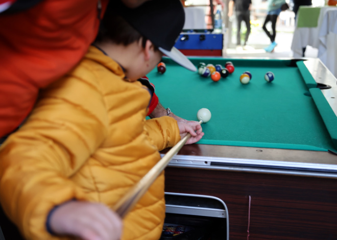 Billard spielen in der Bachgasse der Sophienpflege in Tübingen