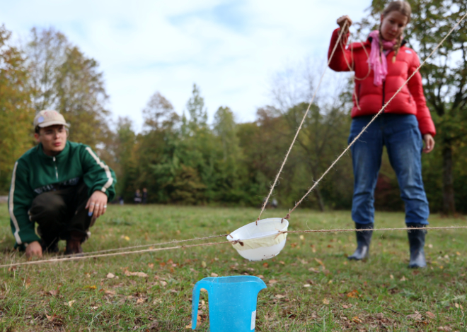 Auf die Schüler*innen warteten am Waldspieltag kniffelige Herausforderungen