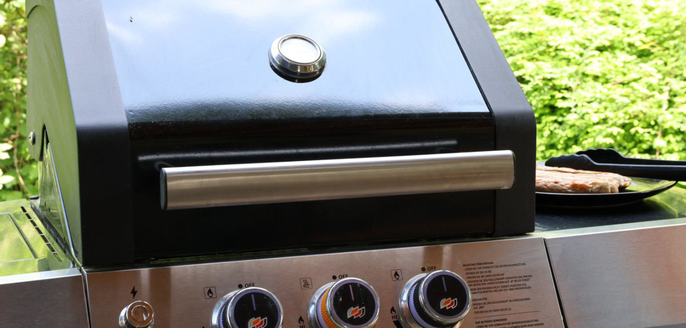 In den Mittagspausen wurde auf der Terrasse des Jugendhauses Dußlingen gegrillt.