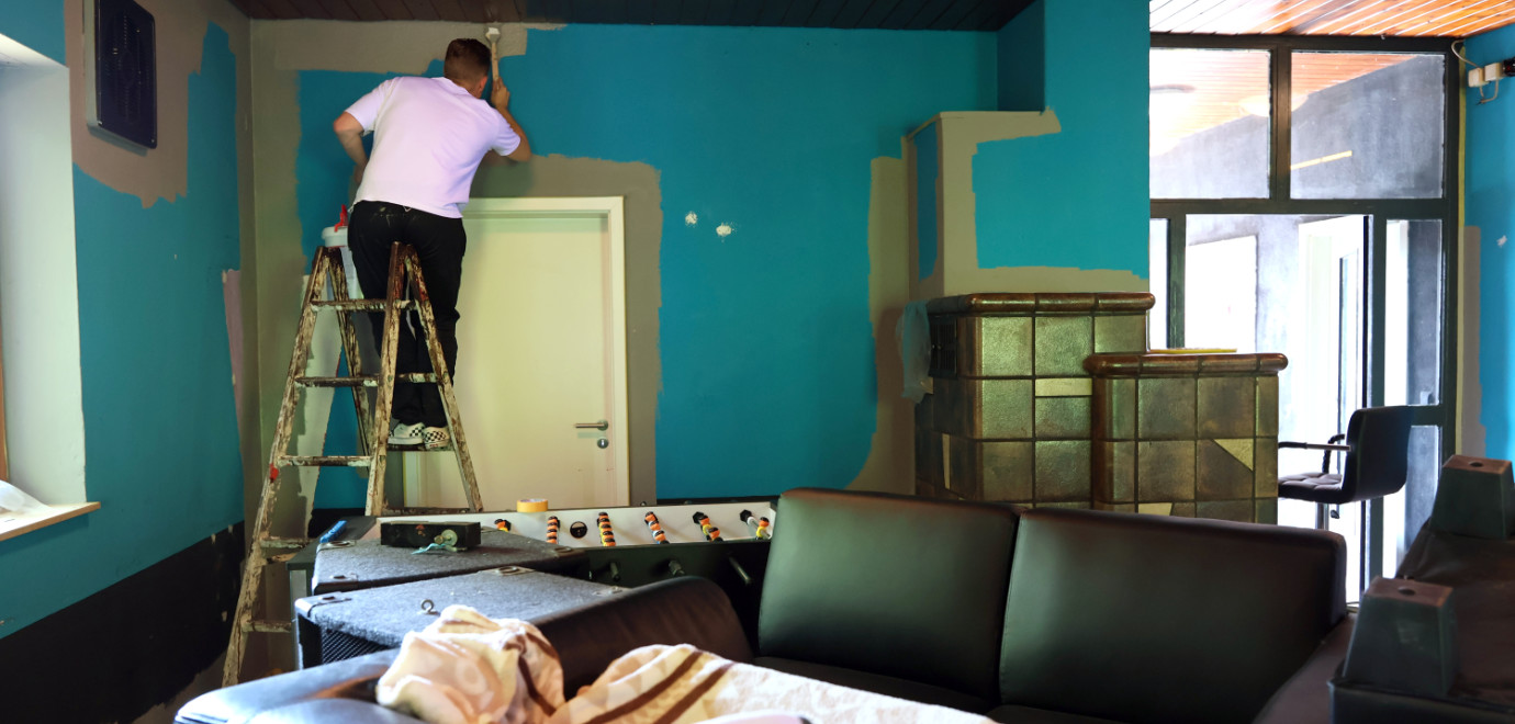 Schritt für Schritt erhält das Jugendhaus Dußlingen neue Farbe.